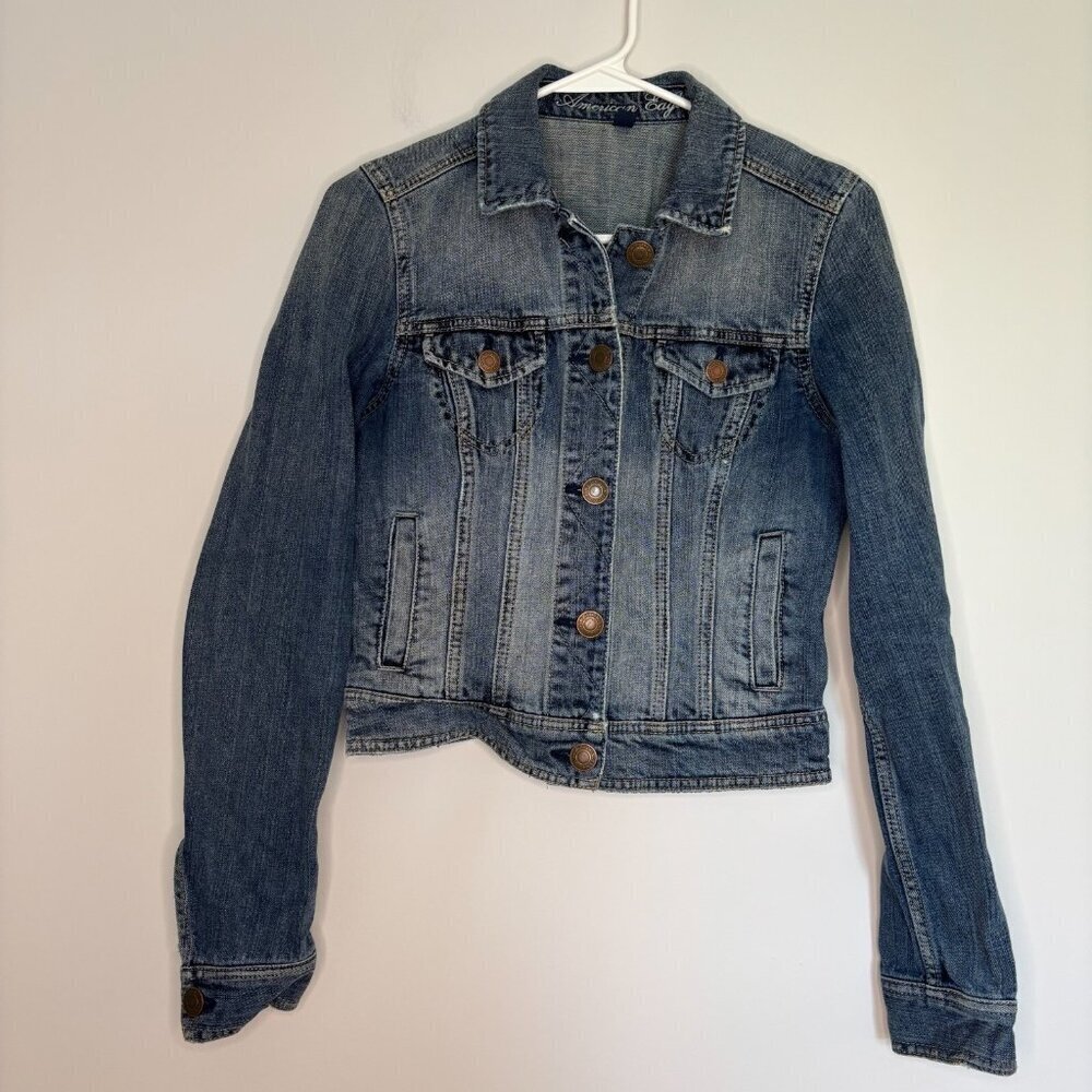 AMERICAN EAGLE Denim Jacket Women's Small Blue Cropped Style Trendy Pockets